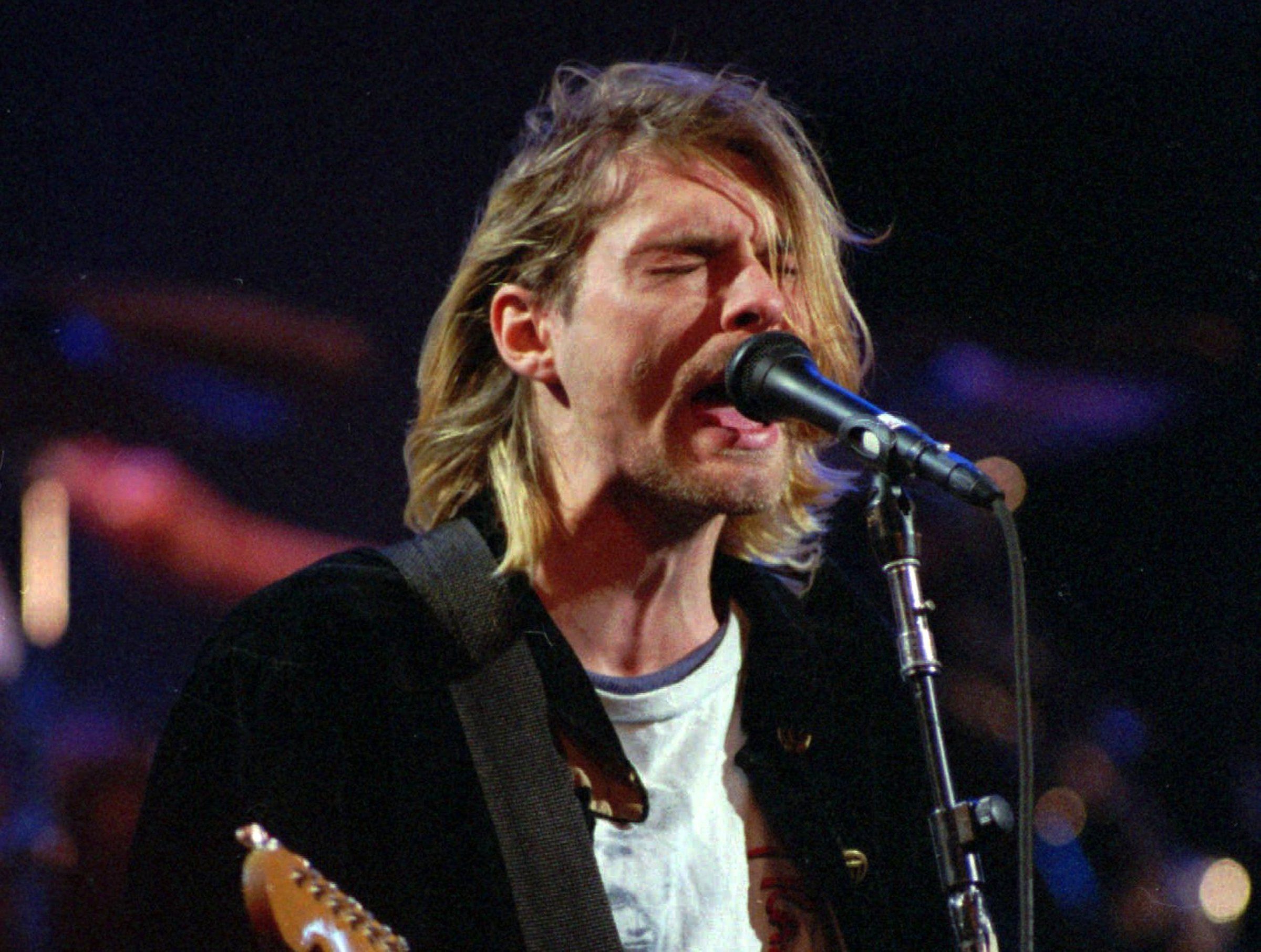 90's Vintage Kurt Cobain END OF MUSIC | labiela.com