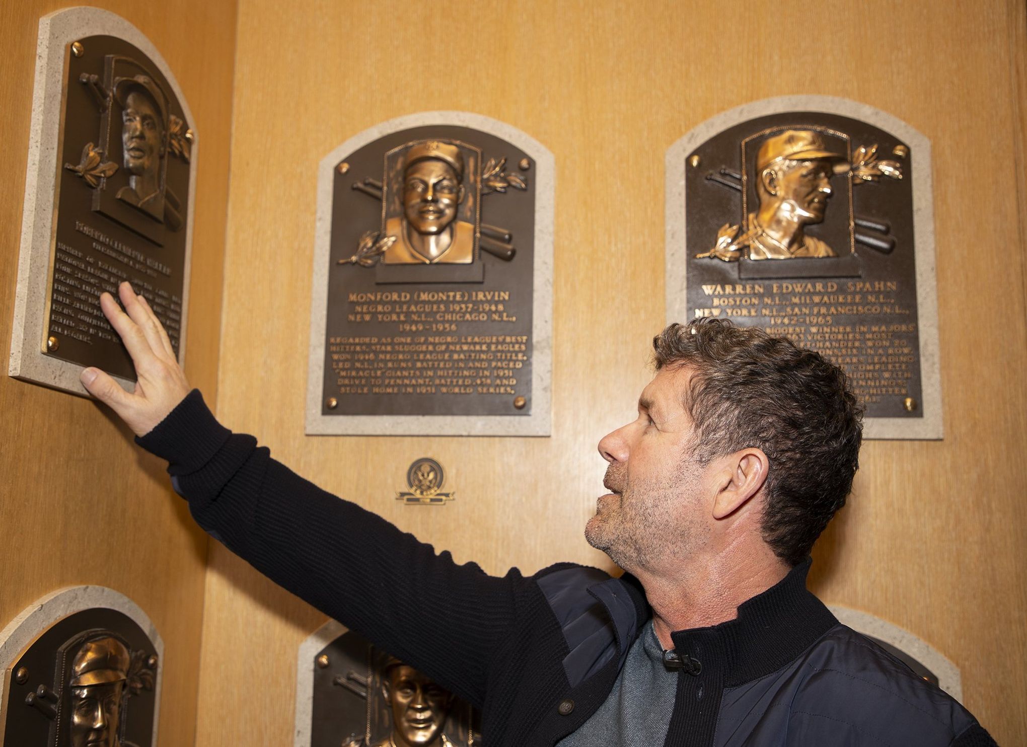 Edgar Martinez tours Hall of Fame, reflects on his baseball