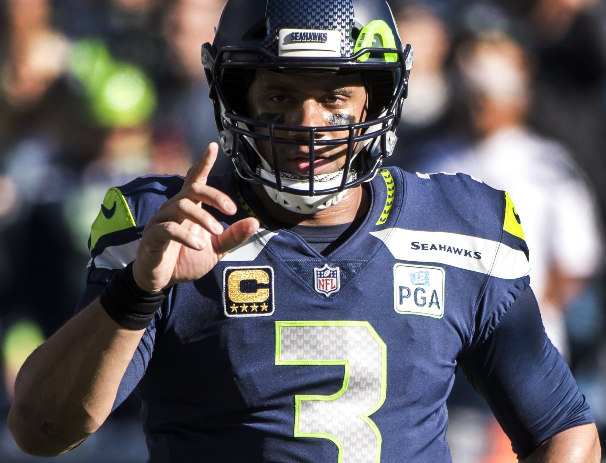 As clock strikes midnight, Russell Wilson strikes deal to become