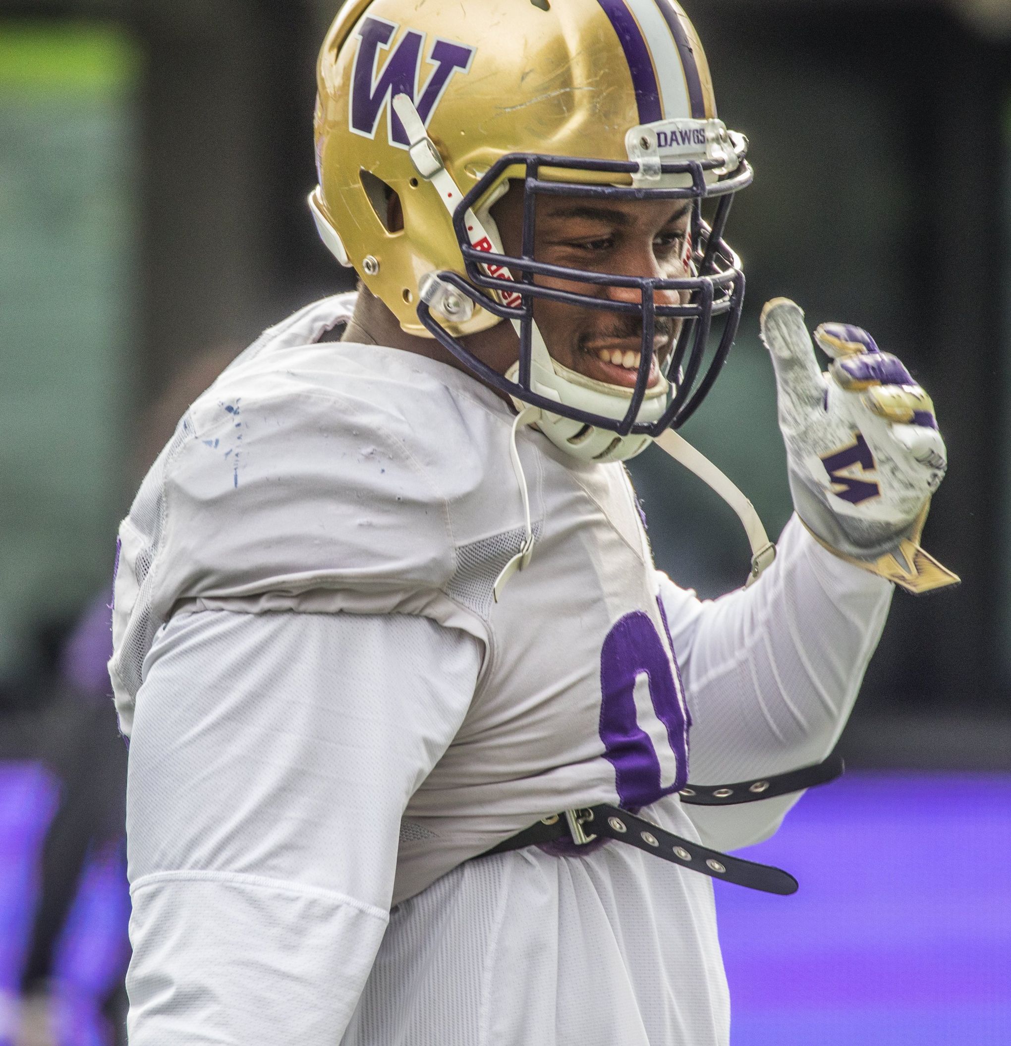 Friday Dots: Levi Onwuzurike can read a room - UW Dawg Pound