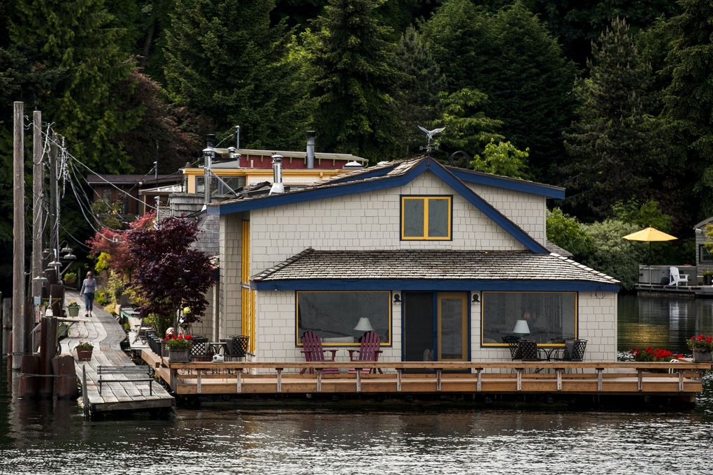 The “Sleepless in Seattle” houseboat. (Bettina Hansen / The Seattle Times, 2014)