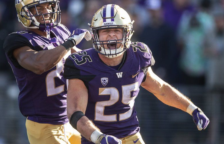 Seattle Seahawks linebacker Ben Burr-Kirven (48) looks on during an NFL  pre-season football game against the Minnesota Vikings, Thursday, Aug. 10,  2023 in Seattle. (AP Photo/Ben VanHouten Stock Photo - Alamy