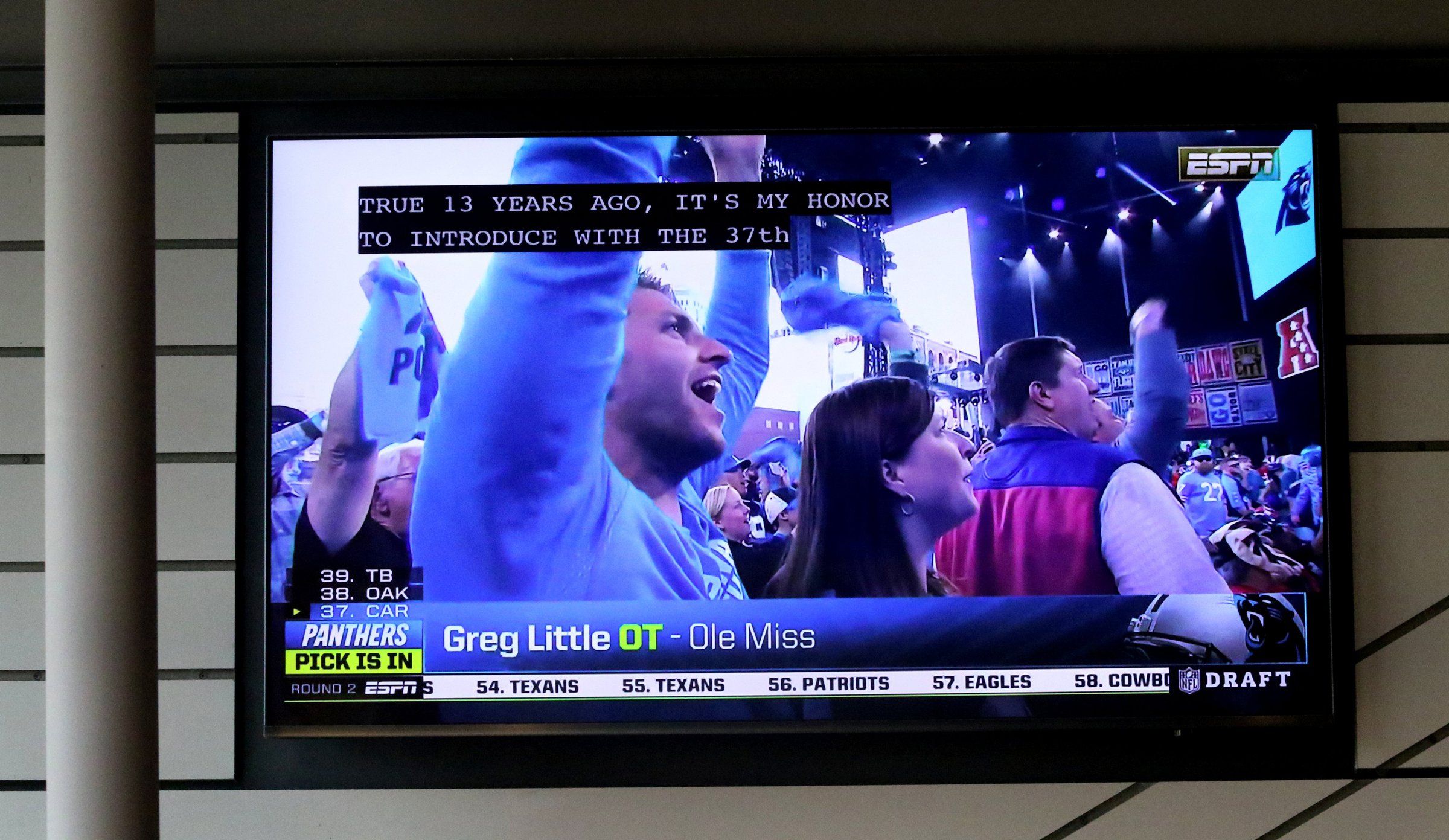 Seattle will require closed captioning for TVs in bars