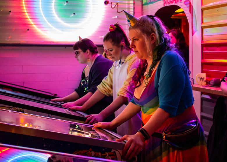 Female pinball players working together to make the hobby more welcoming  for women - ABC News