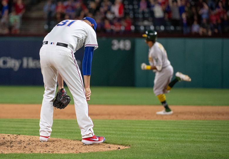 Khris Davis goes 2-for-3 in first game back with Oakland A's