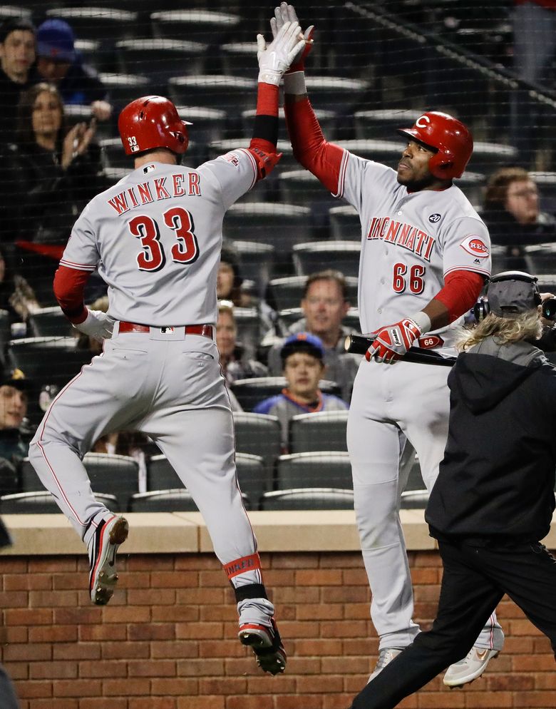 Cincinnati Reds' Jesse Winker (33) bats during the first inning of