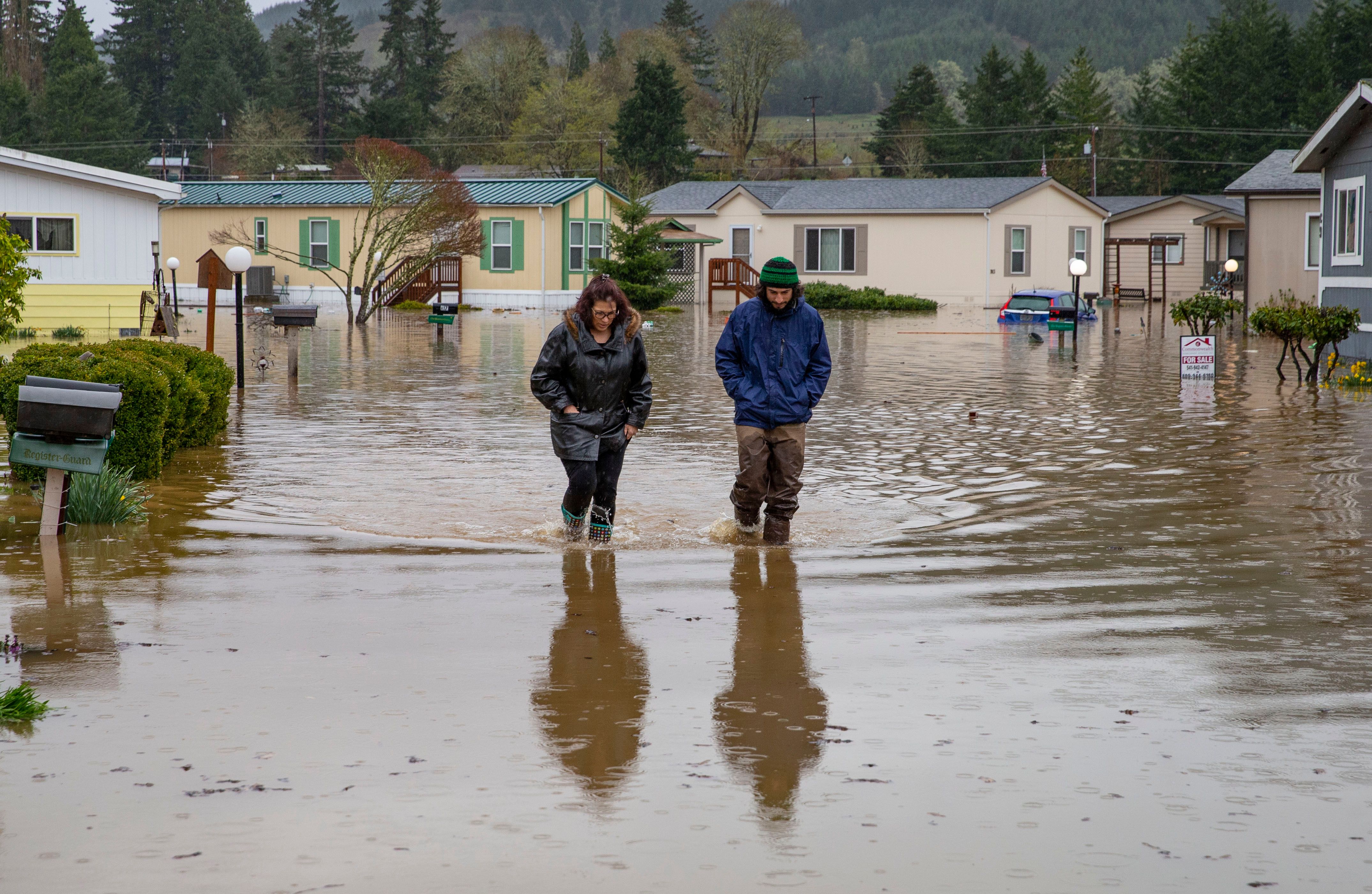 Flooding forces evacuations for 2nd day in Oregon The Seattle Times