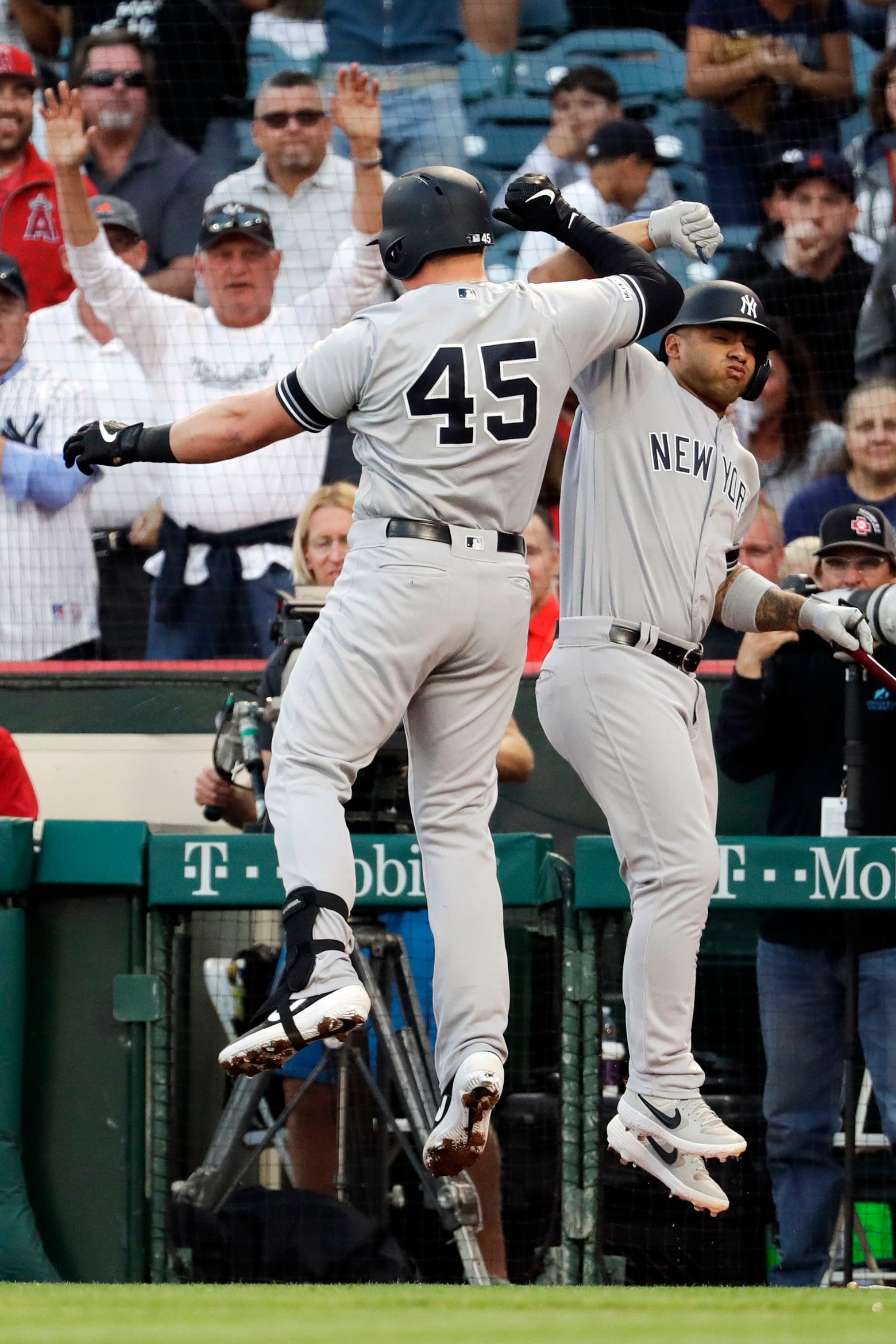 Voit homers twice to lead Yankees over Angels 7-5