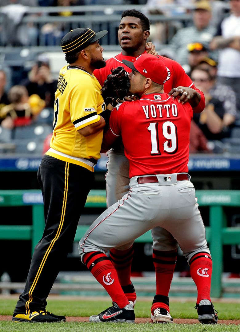 Pittsburgh Pirates first baseman Josh Bell (55) leaps for a high toss from  starting pitcher Chris Archer after fielding a ball hit by Cincinnati Reds'  Yasiel Puig (66) in the third inning