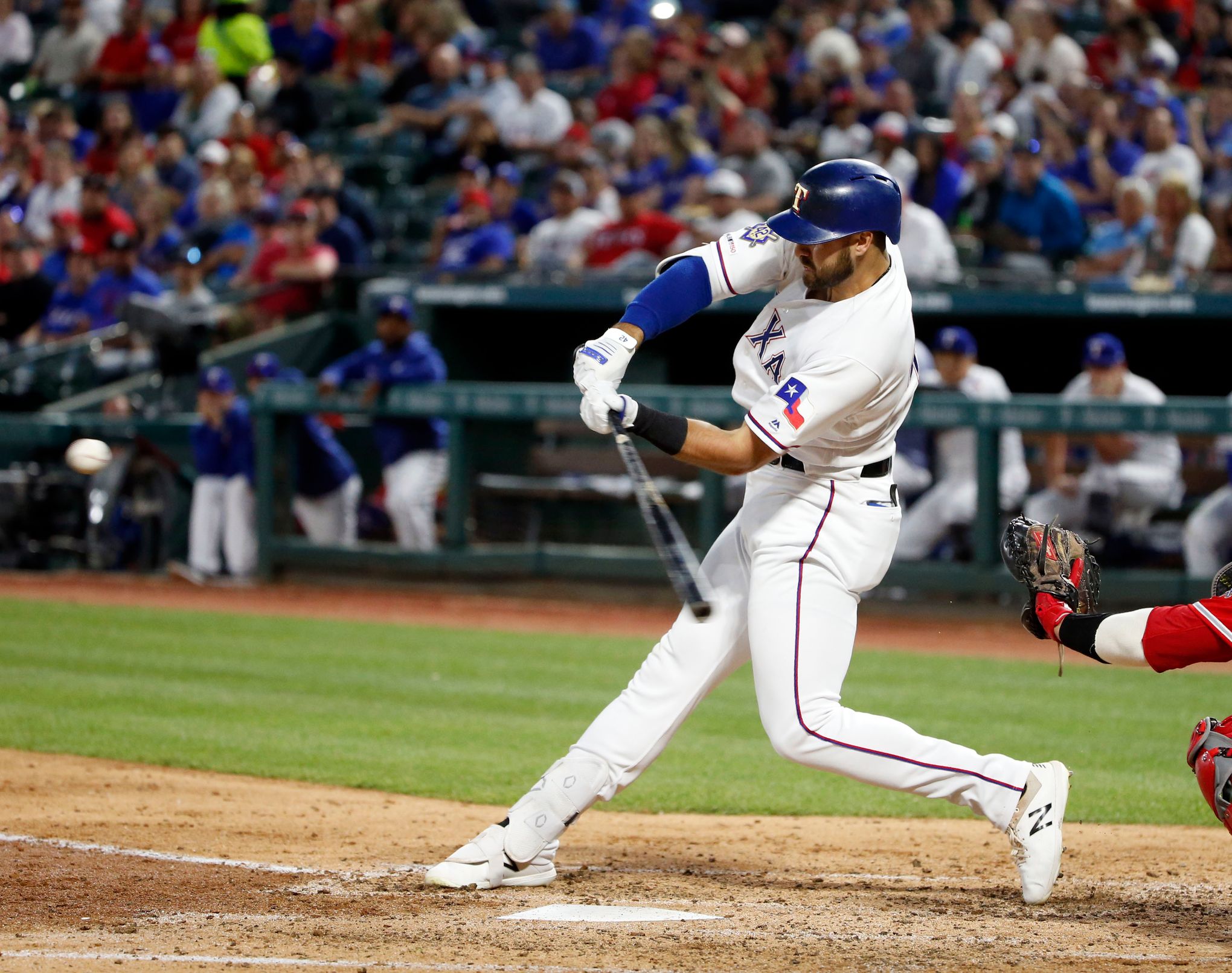 Joey Gallo reacts to the four-man outfield, Rangers win