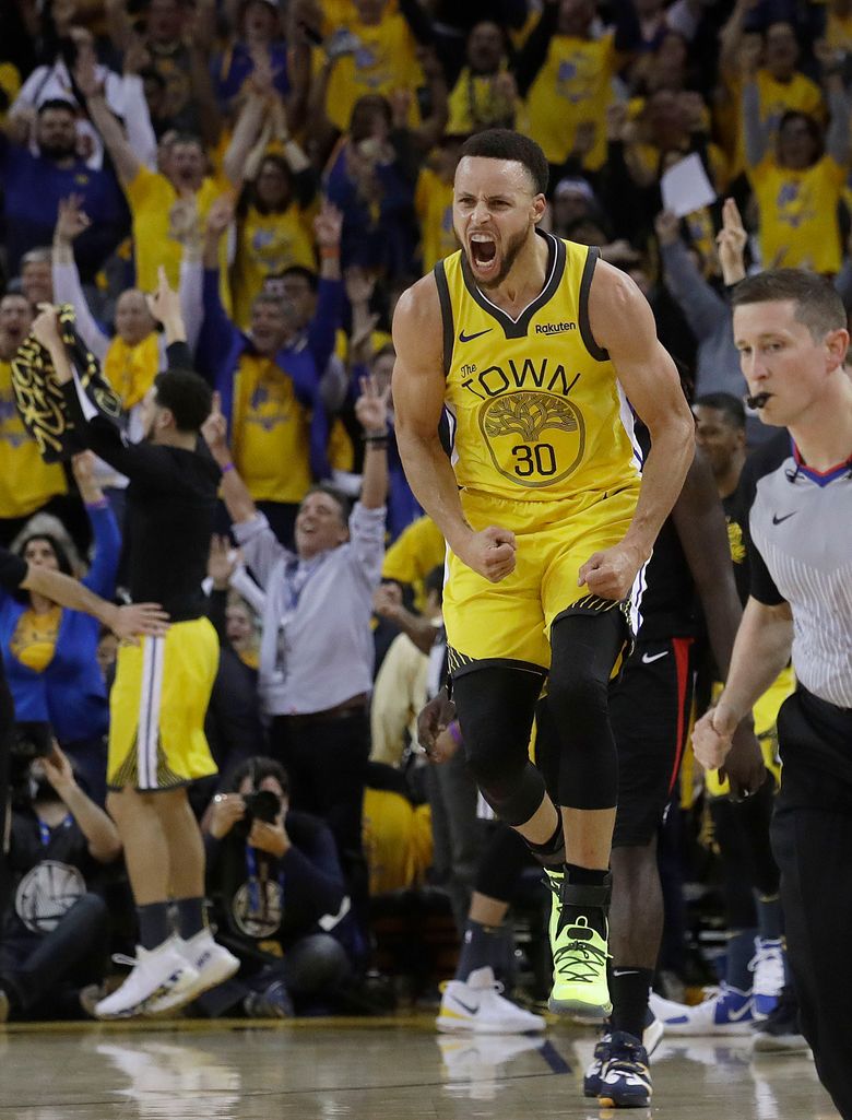 Lakers squander lead, still top Warriors in Game 1