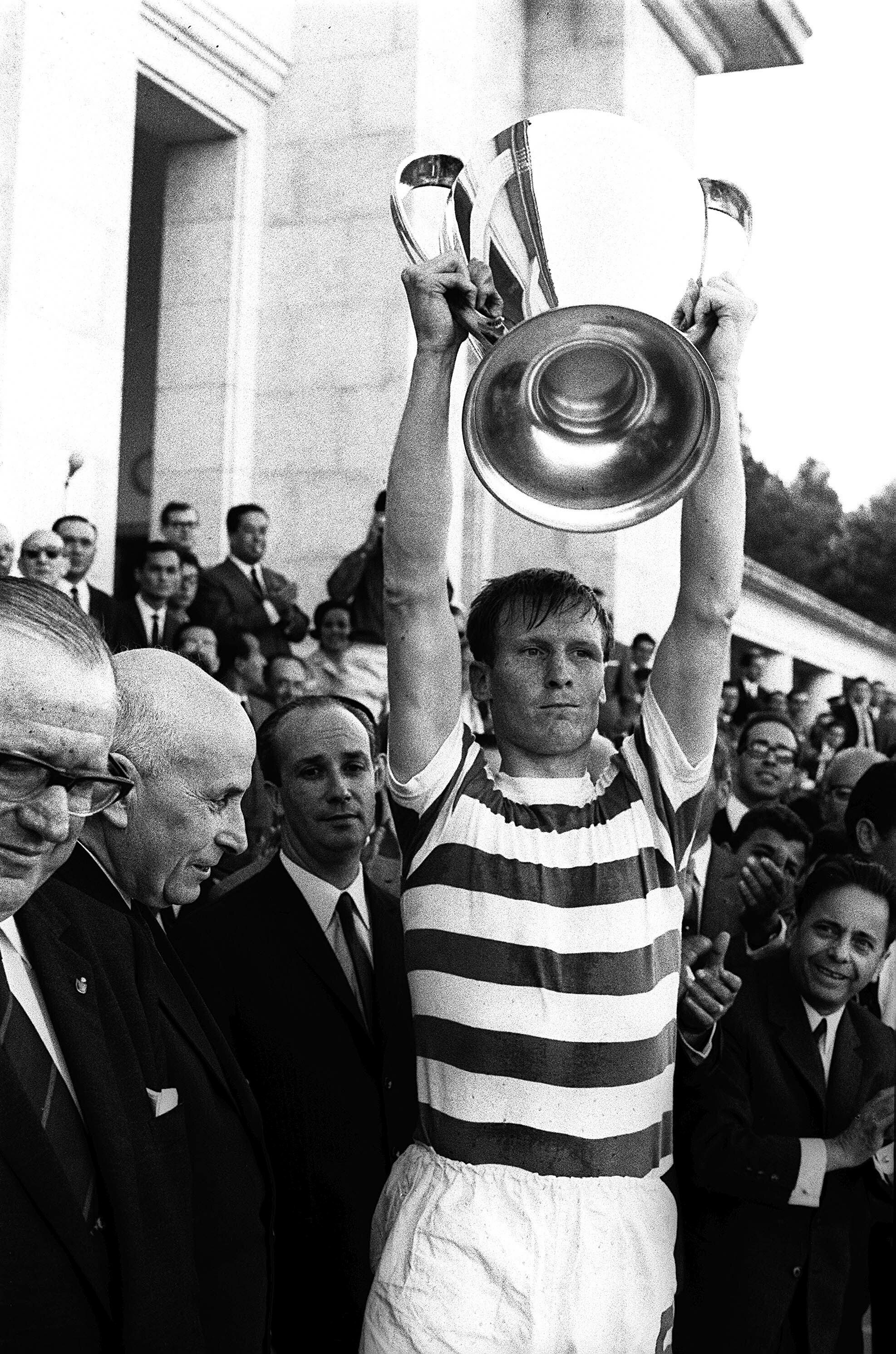 European Cup-winning Celtic captain Billy McNeill dies at 79 | The
