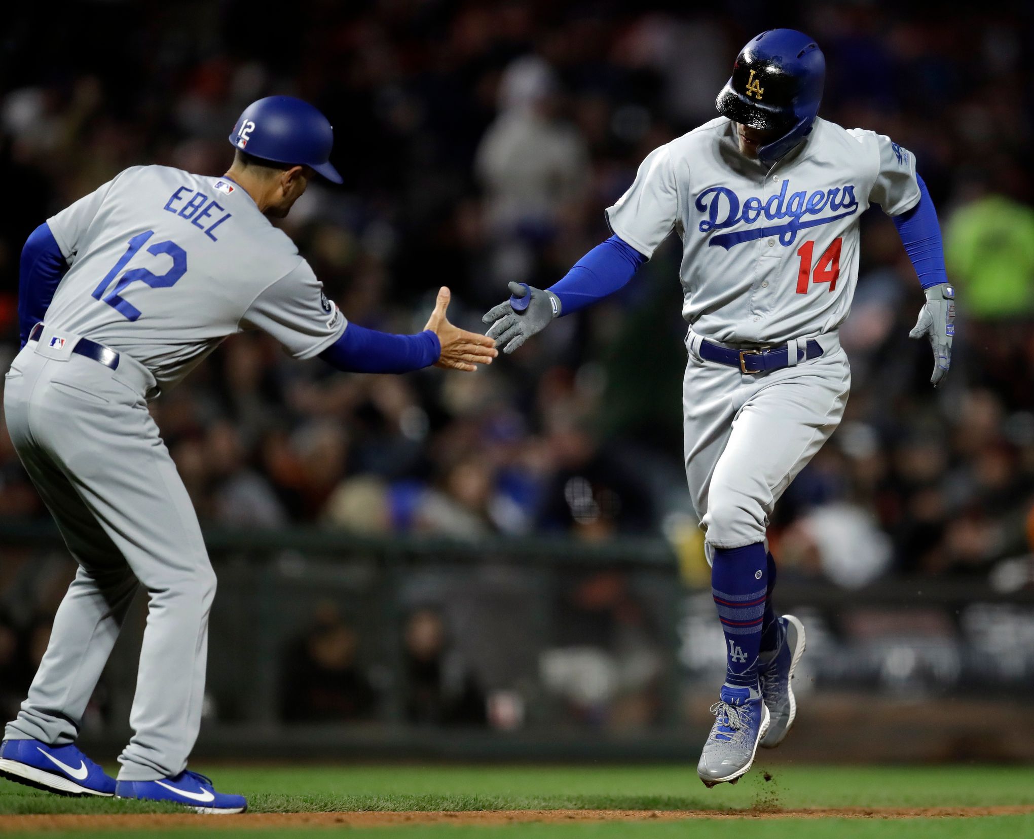 Dodgers News: Dave Roberts Commends Giants' Buster Posey For