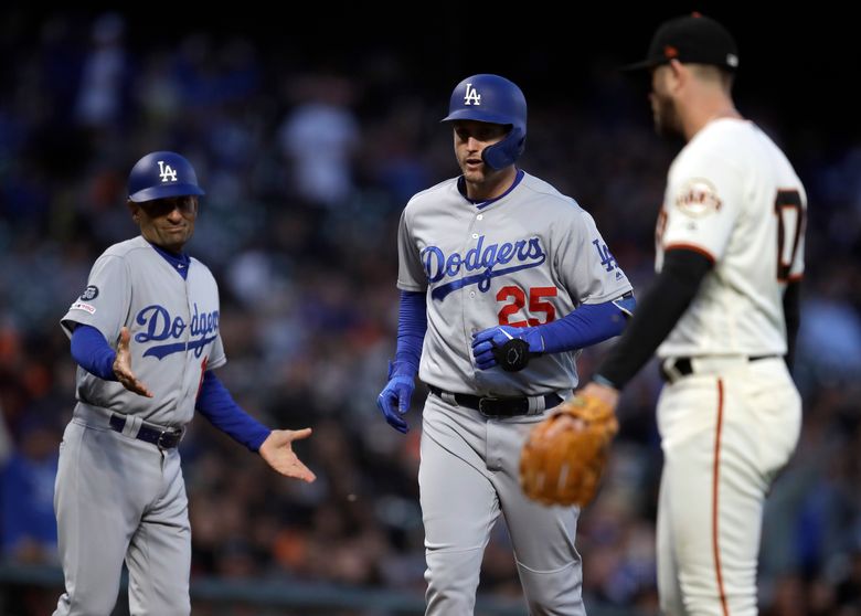 Buster Posey's reaction to Cody Bellinger's errant throw over his