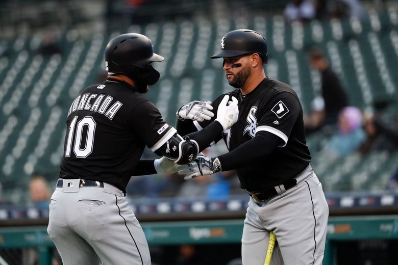 Yoan Moncada of the Chicago White Sox fields against the Seattle