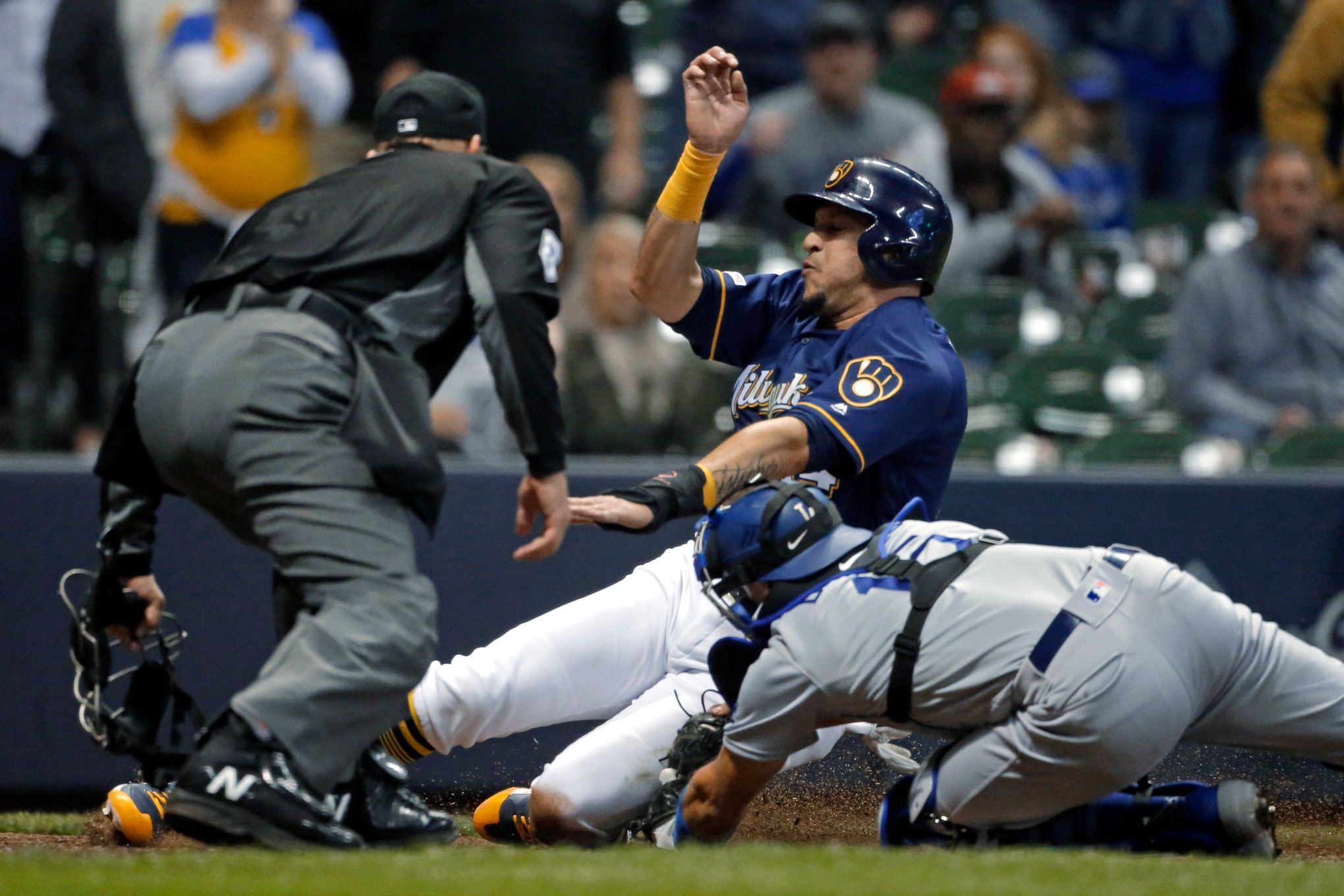 Luis Urias' second walk-off of homestand makes Brewers winners