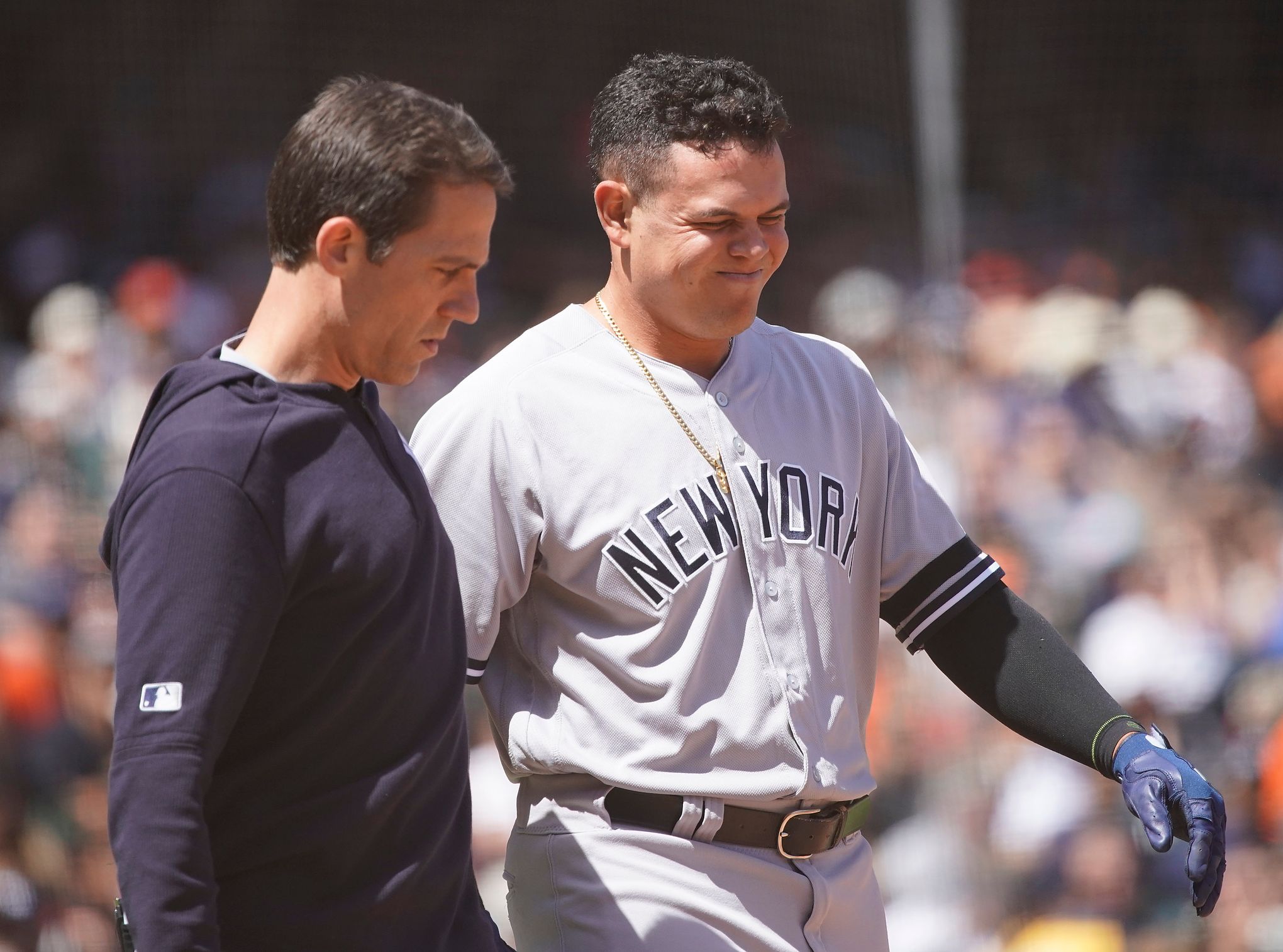 Gio Urshela injury: Yankees infielder to get MRI on hand