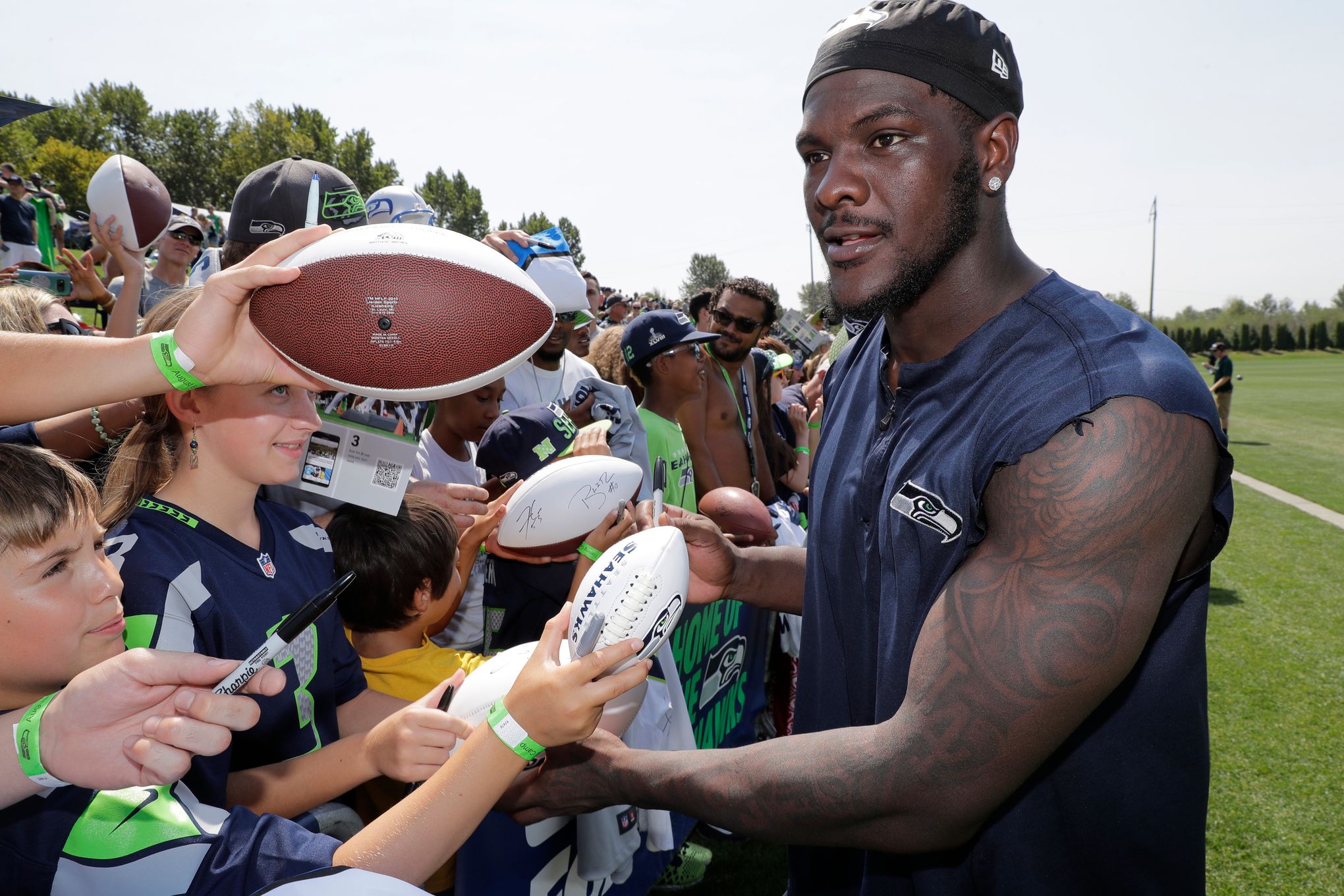 Frank Clark and Chiefs agree to new deal