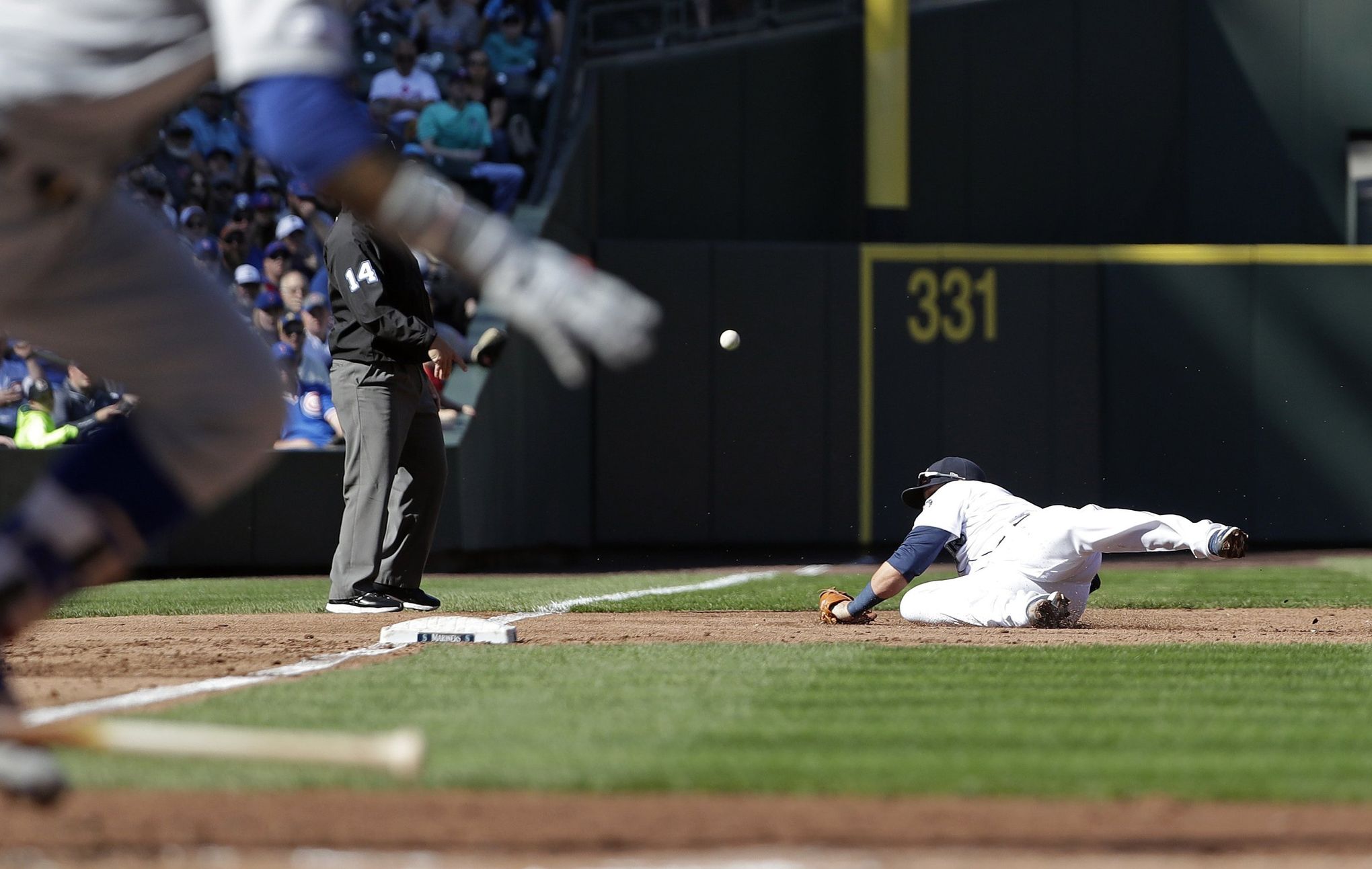 The Yankees Have Come Down to Earth. The Red Sox Are Still Defying