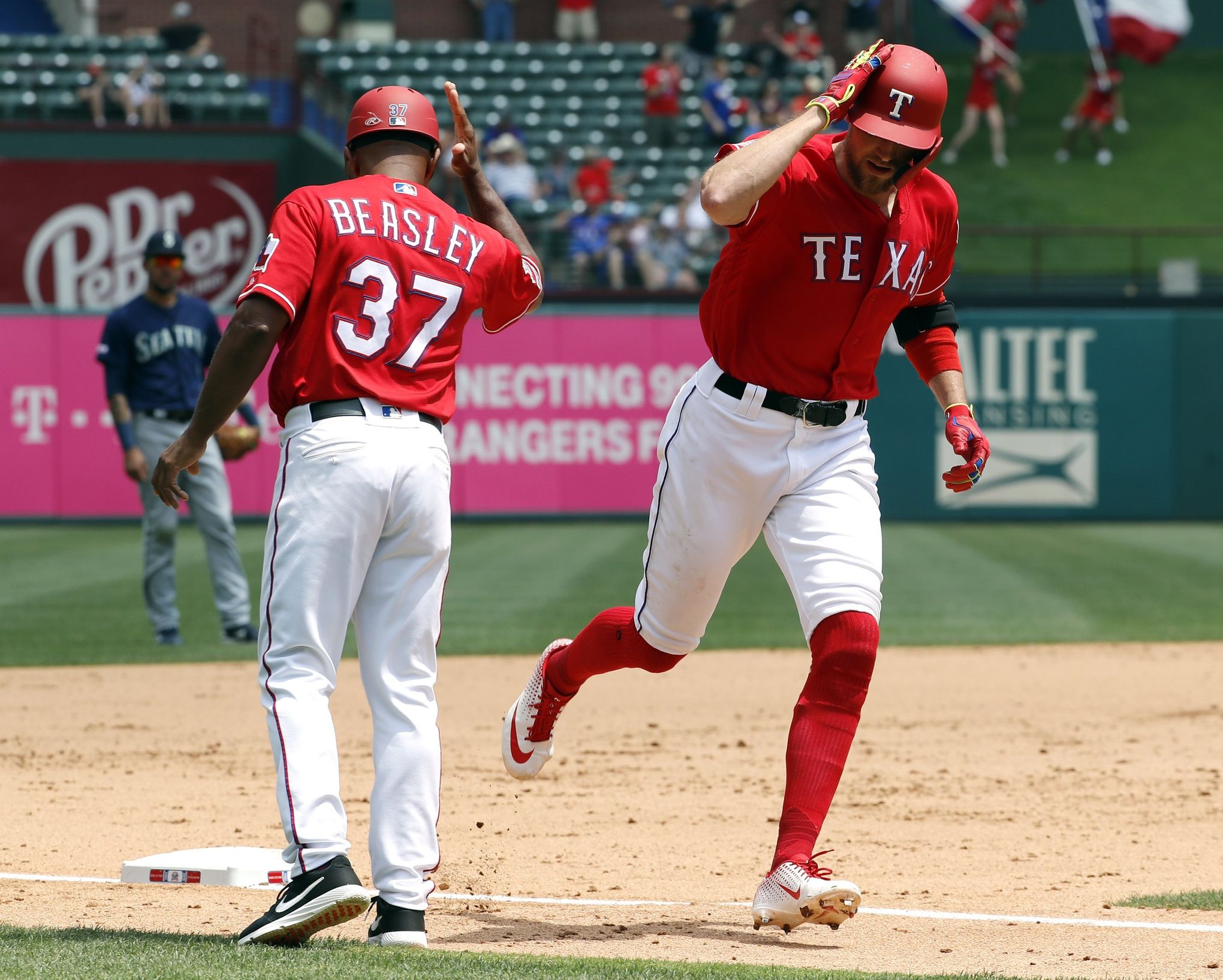 Mariners bats fall cold after taking early lead, Rangers win 5-3 - Seattle  Sports