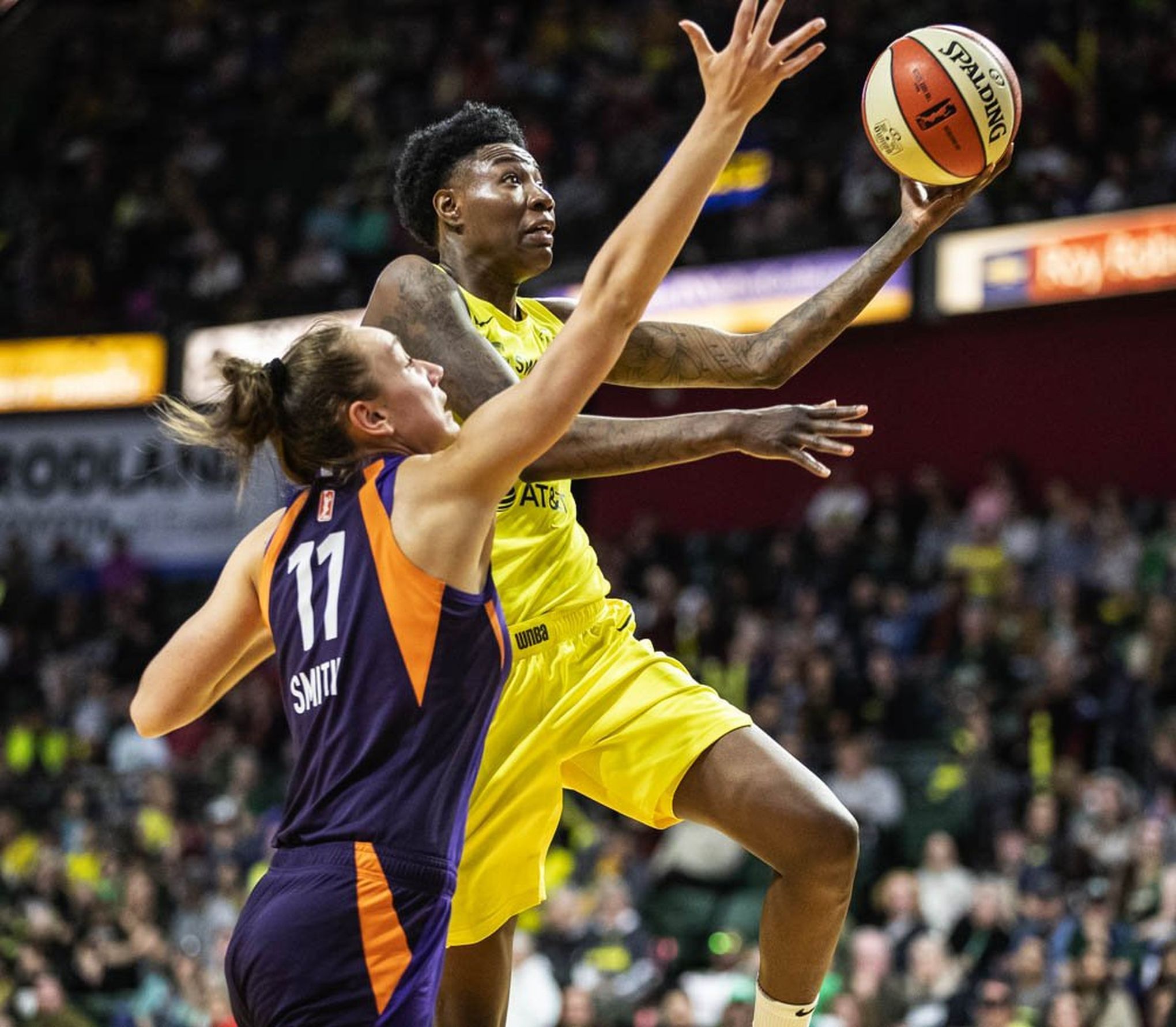 WNBA: Canada, Los Angeles Sparks beat defending champs in season