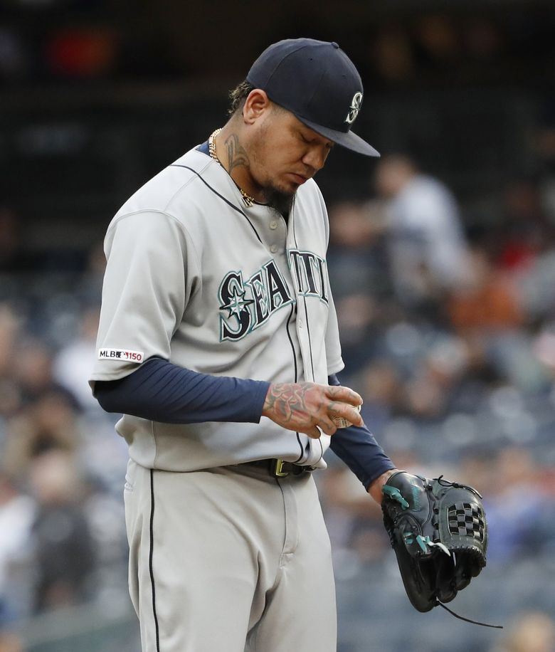 Hernandez pitches Mariners past Yankees