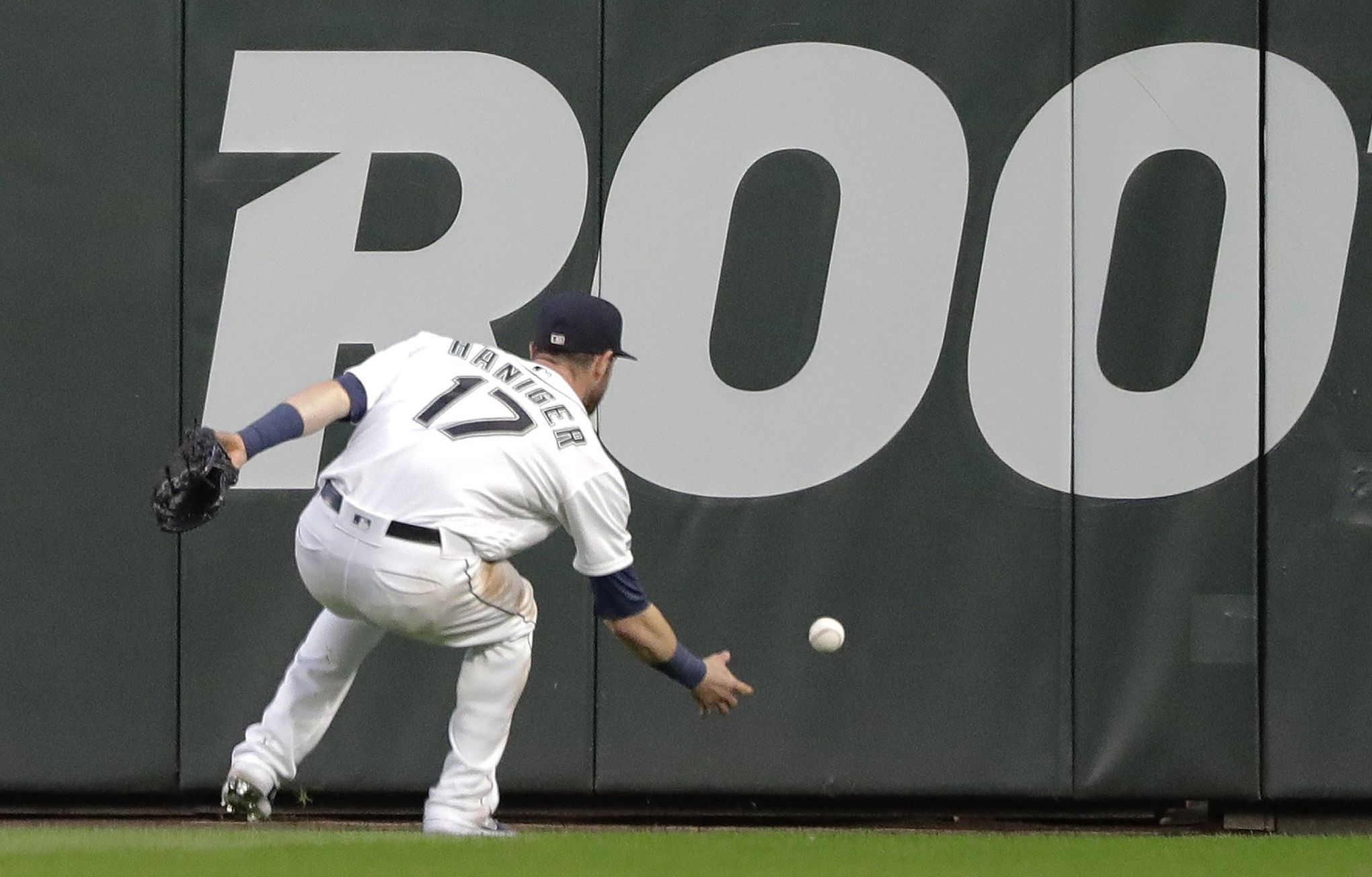 Mariners stop Indians newest streak 3-1