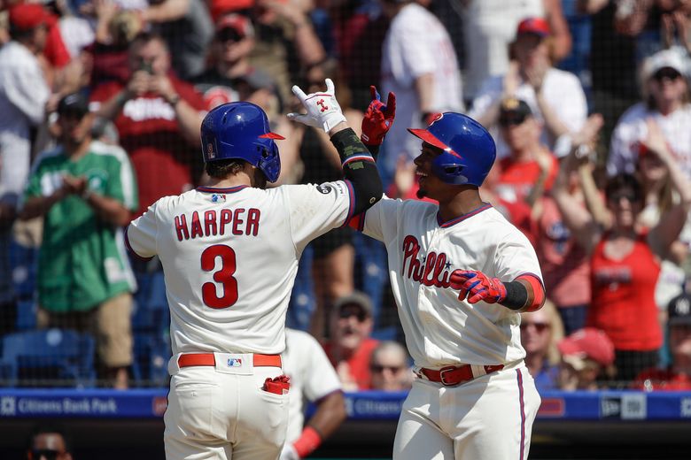 Harper, Phillies hold off Dodgers 2-1 to avoid sweep