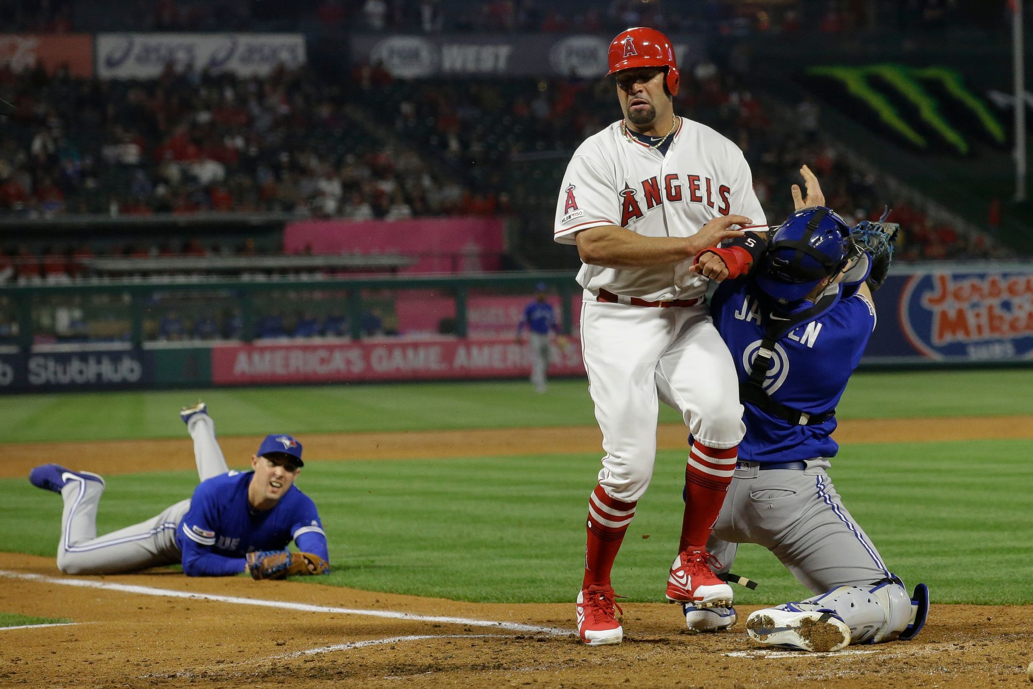 Mike Trout hits one of Angels' three homers in win over Jays