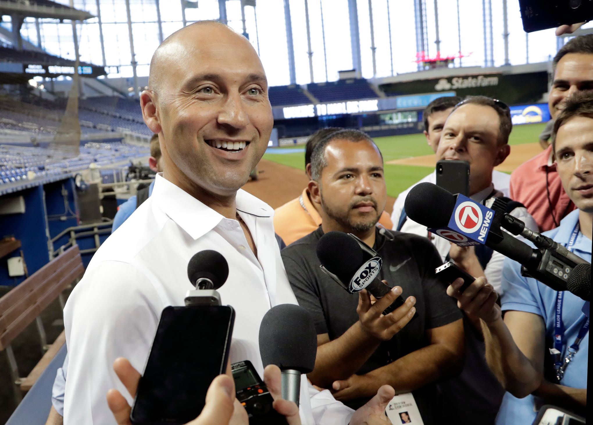 Derek Jeter Steps Down as Marlins' C.E.O. - The New York Times