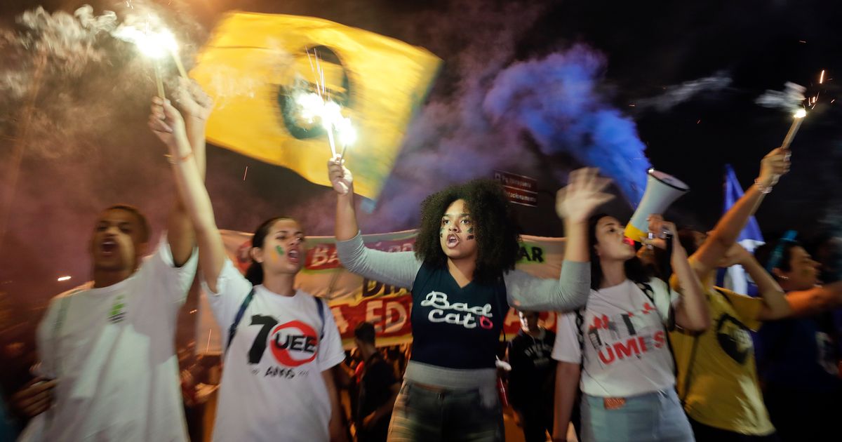 Crowds protest cuts in federal funding for Brazil schools | The Seattle ...