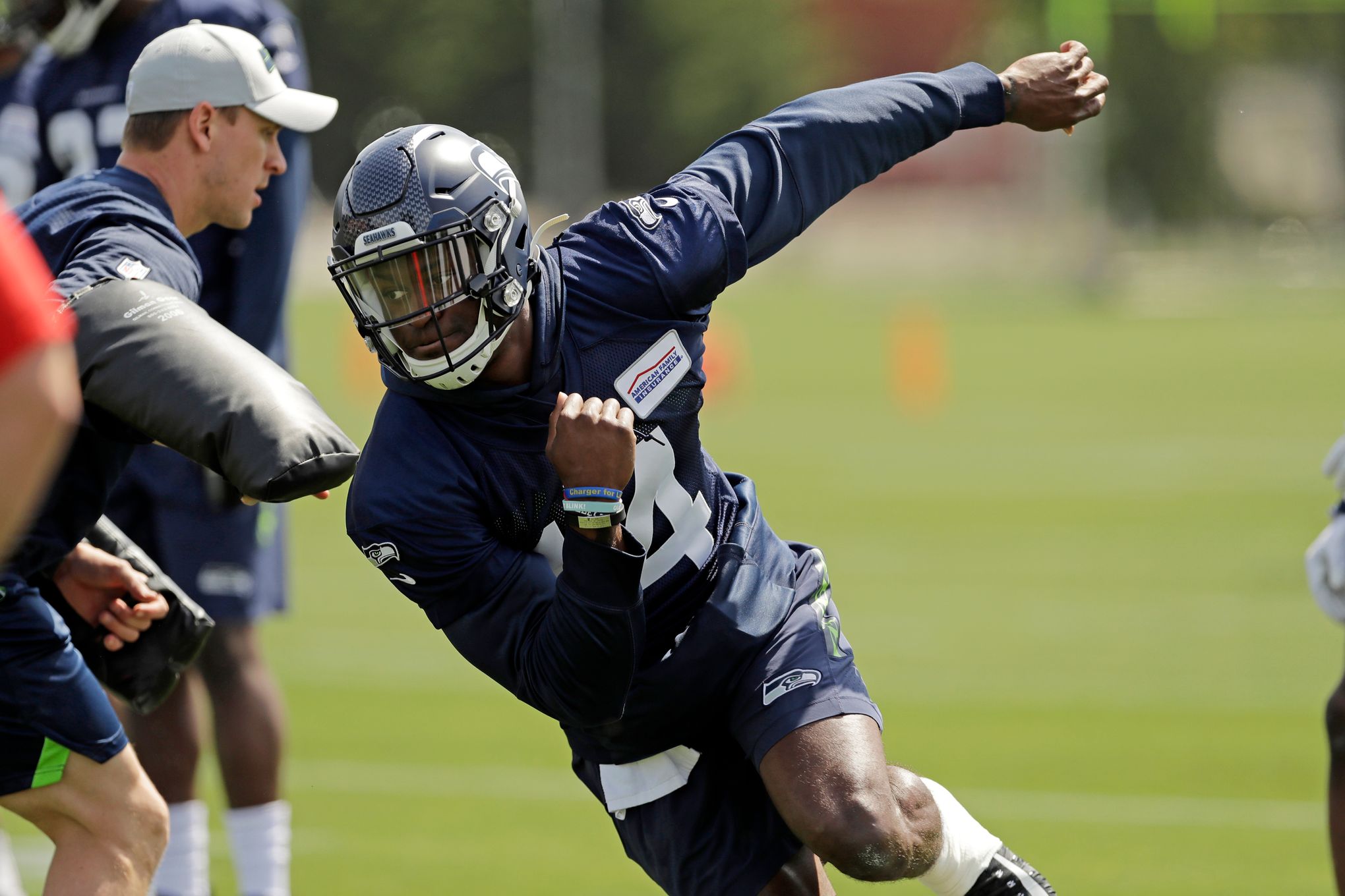 Seahawks Mailbag: Geno Smith's Great Start, Receiver Depth & More