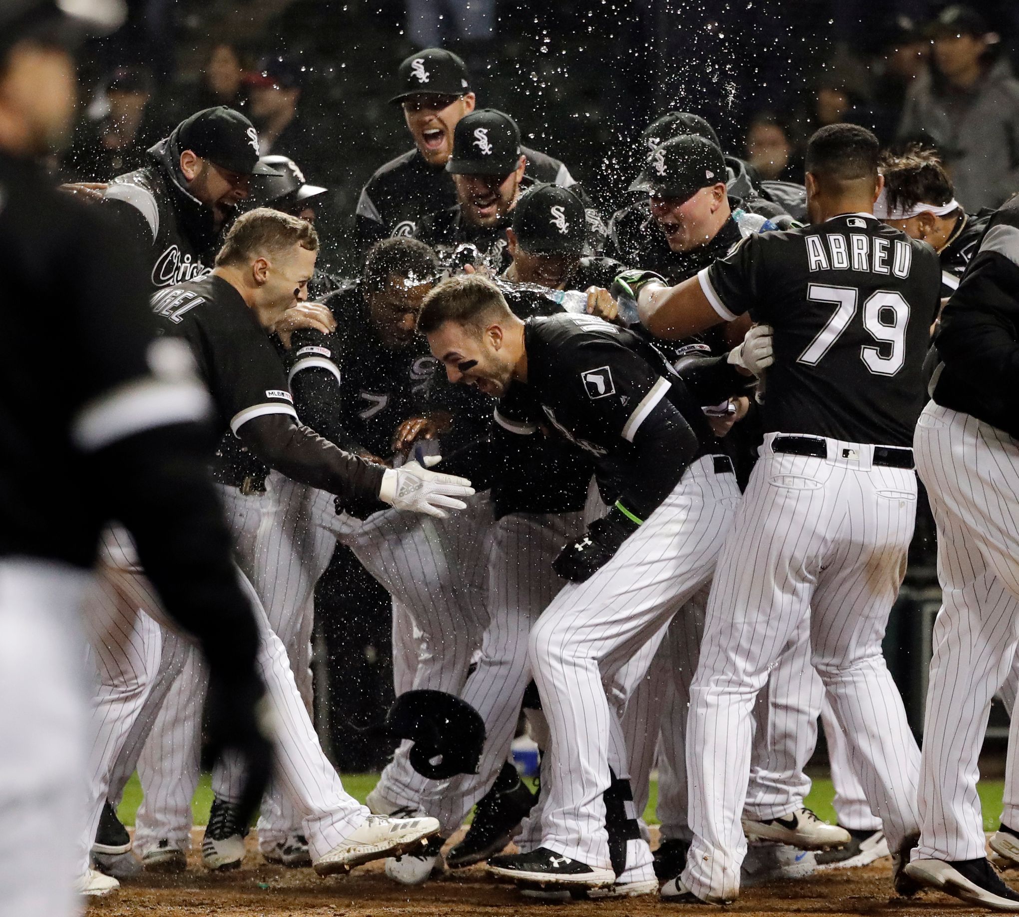 Delmonico's 3-run HR in 9th lifts White Sox over Red Sox 6-4