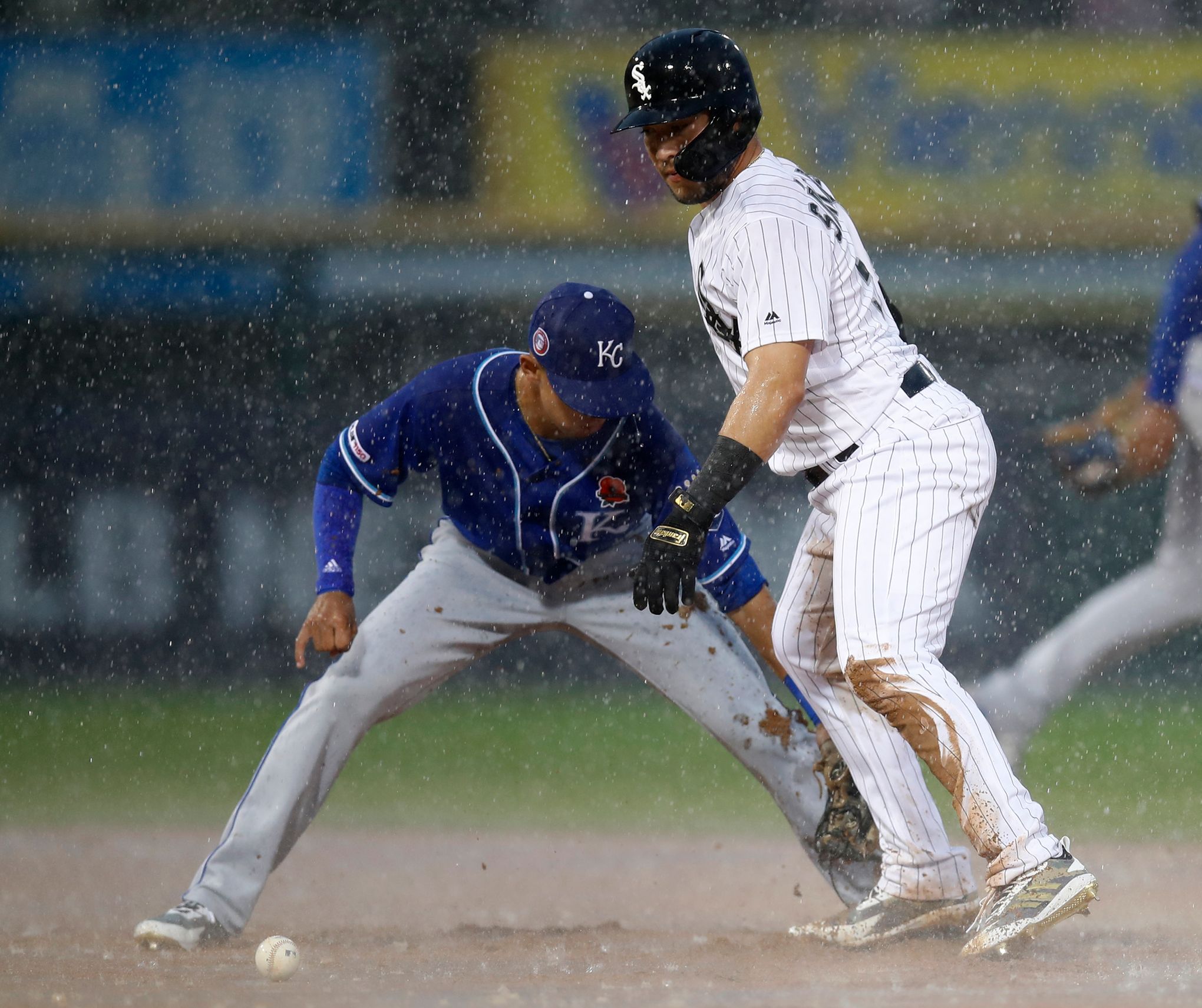 Seattle Mariners-Chicago White Sox suspended due to heavy rain; game to be  made up Sunday - ESPN