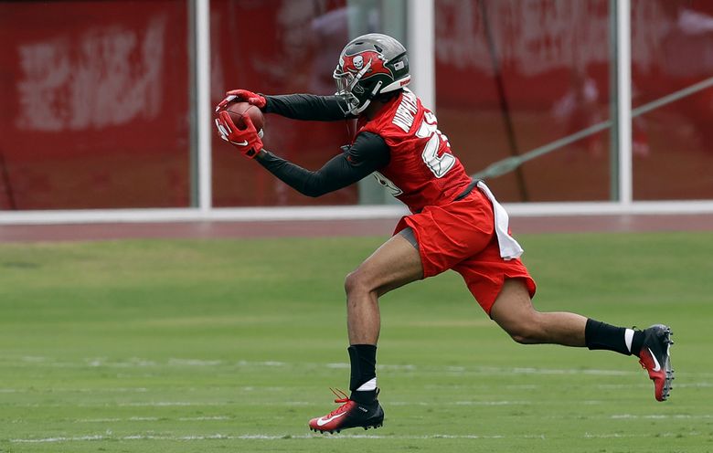 Tampa Bay Buccaneers first-round draft pick Devin White holds his jersey as  he poses for photographers during an NFL football news conference Friday,  April 26, 2019, in Tampa, Fla. White, a linebacker