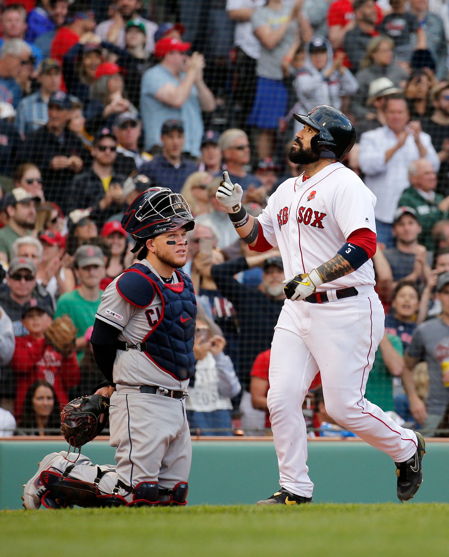 J.D. Martinez home run in 10th inning pushes Red Sox past Indians for third  consecutive win - The Boston Globe