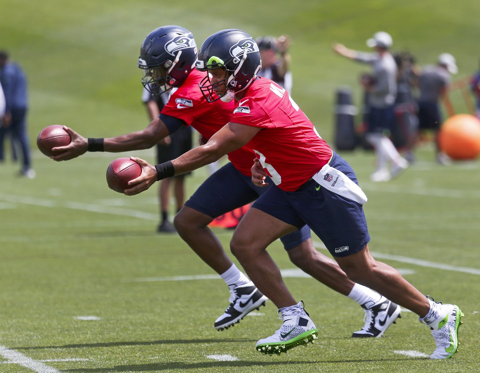 Seahawks training camp battle: Paxton Lynch versus Geno Smith