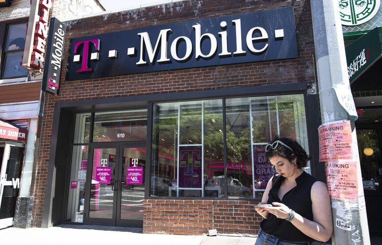 A T-Mobile location in New York, June 11, 2019. The Justice Department is moving closer to approving T-Mobile’s $26 billion merger with Sprint, but only if the companies sell multiple assets to create a new wireless competitor, according to three people familiar with the plan. (Brittainy Newman/The New York Times) 