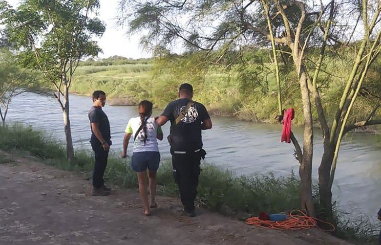The Story Behind A Photo Of Two Migrants Found Dead In The Rio Grande The Seattle Times 