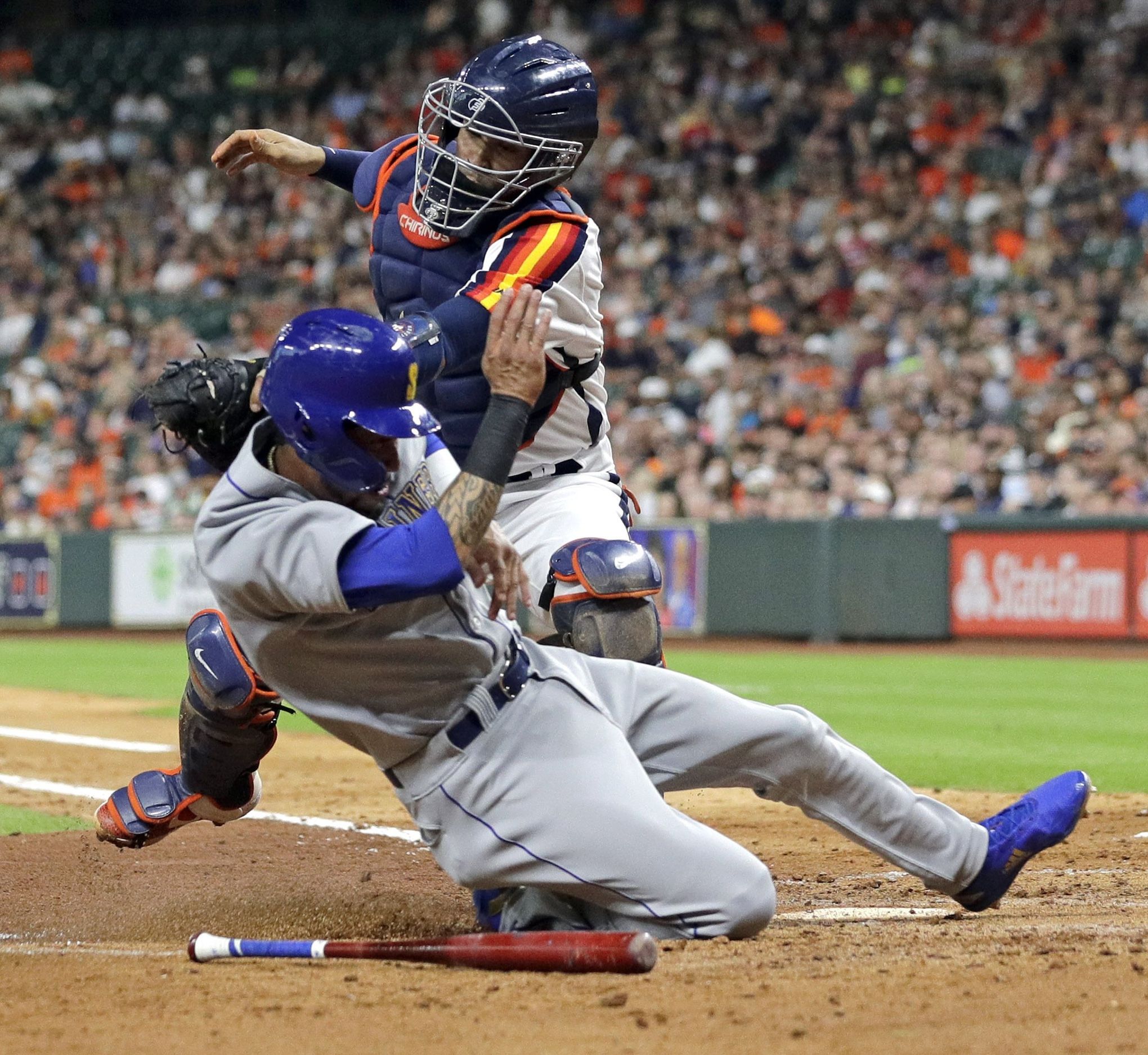 Yuli Gurriel of the Houston Astros hits a walkoff home run in the