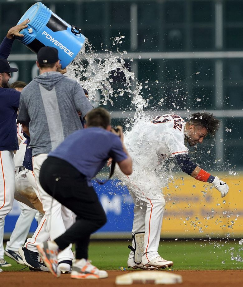 Yuli Gurriel's homer in 10th lifts Astros past Mariners