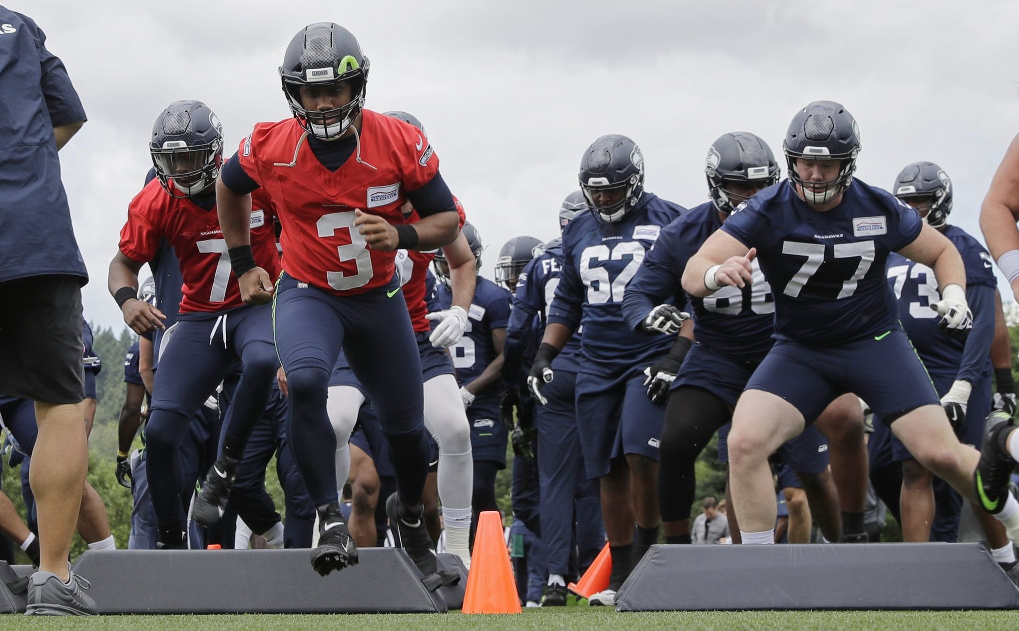 Tyler Lockett, Seahawks receivers adjusting to new quarterbacks at OTAs