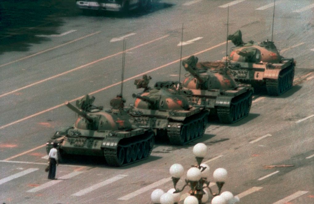A Chinese man stands alone to block a line of tanks heading east on Beijing’s Changan Boulevard in Tiananmen Square, June 5, 1989. (AP Photo / Jeff Widener, File)