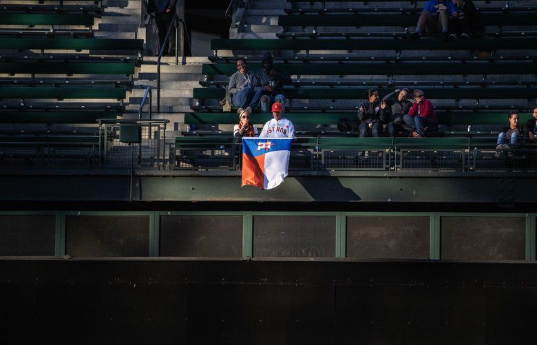 Wrigley Field Fills Fans With Reverence, Even if It Looks a Bit Less  Friendly - The New York Times