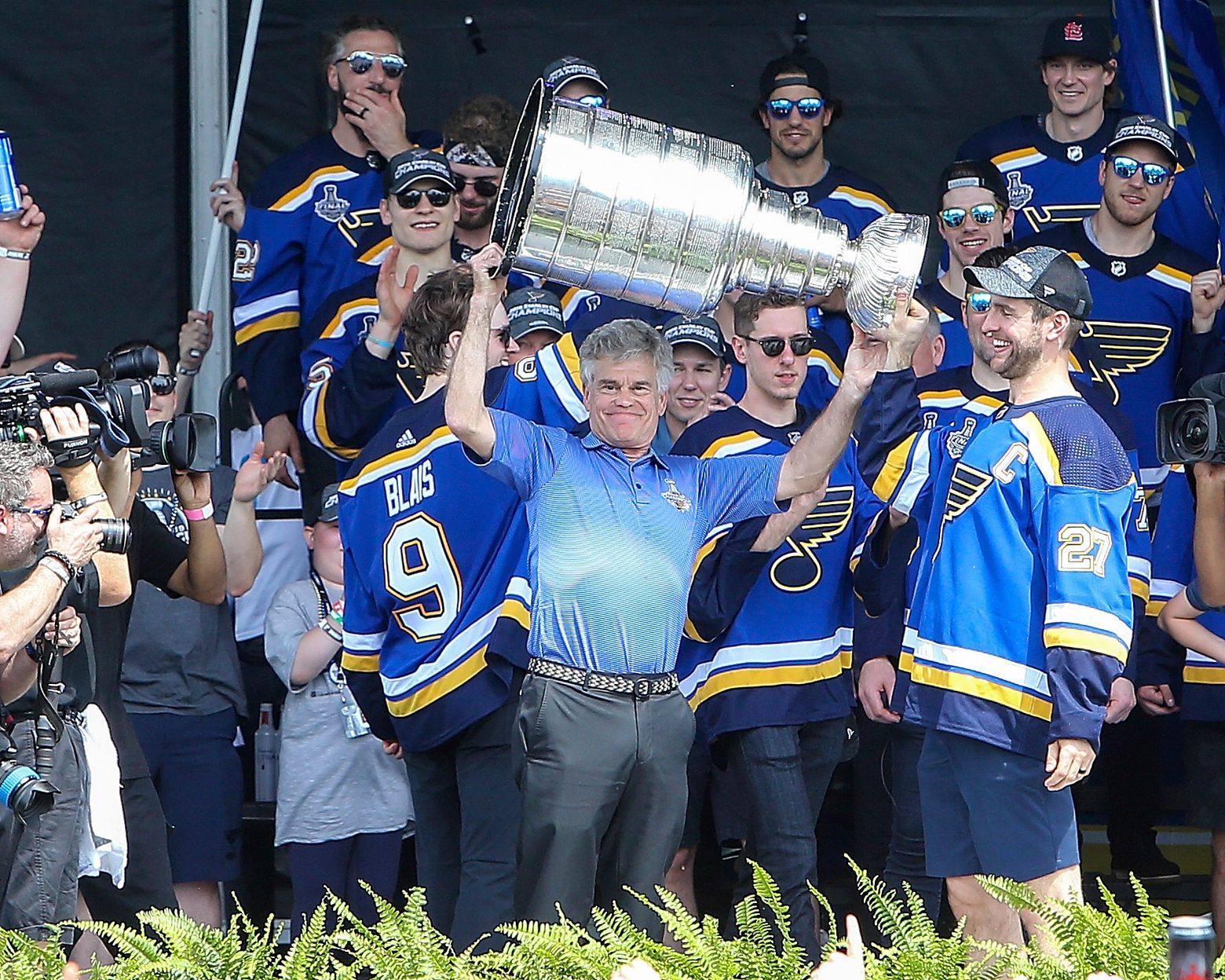 Stillman's group purchases the remaining minority shares of the St. Louis  Blues.