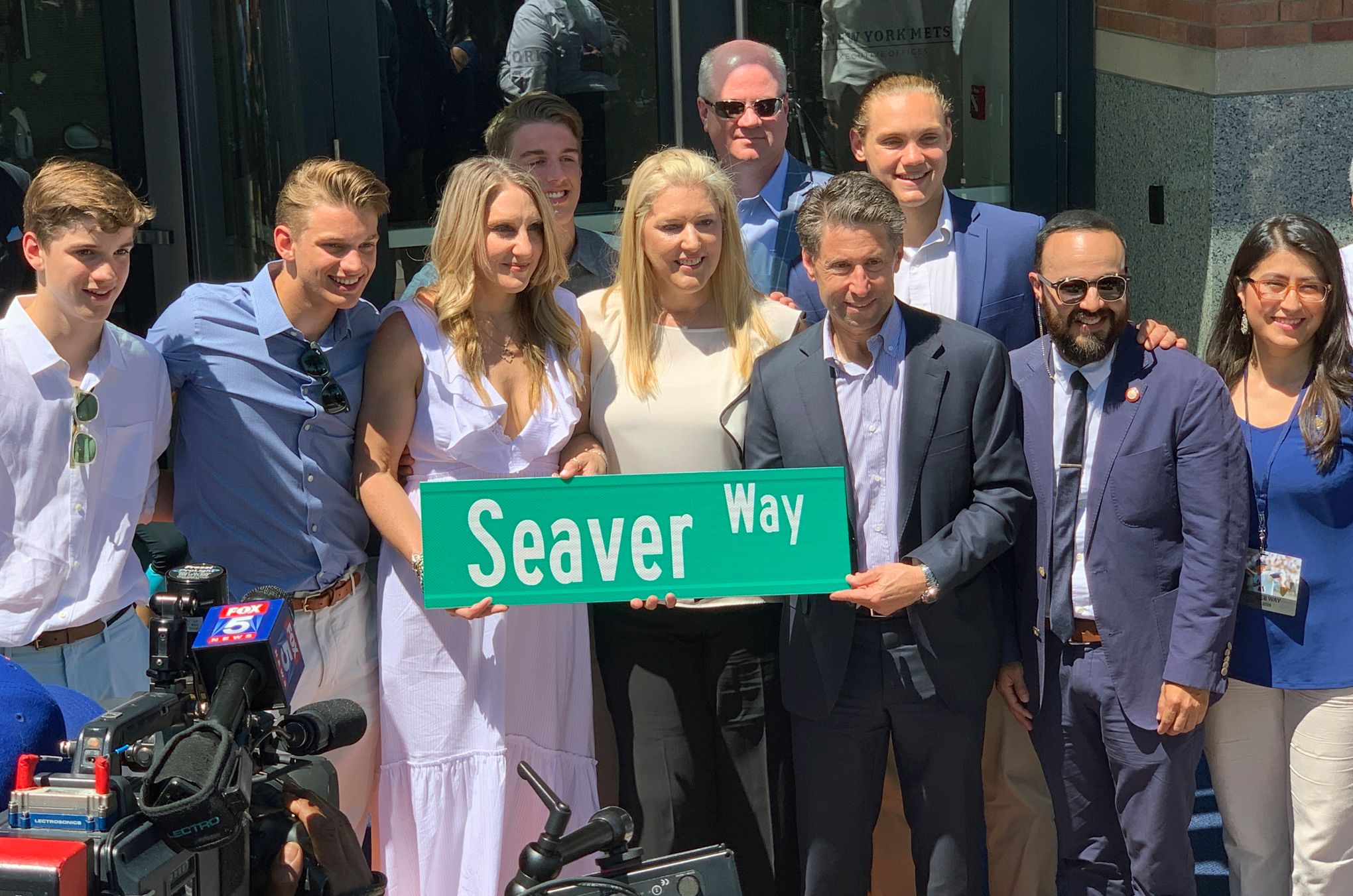 Citi Field Street Renamed In Honor Of 'Miracle Mets' Pitcher Tom