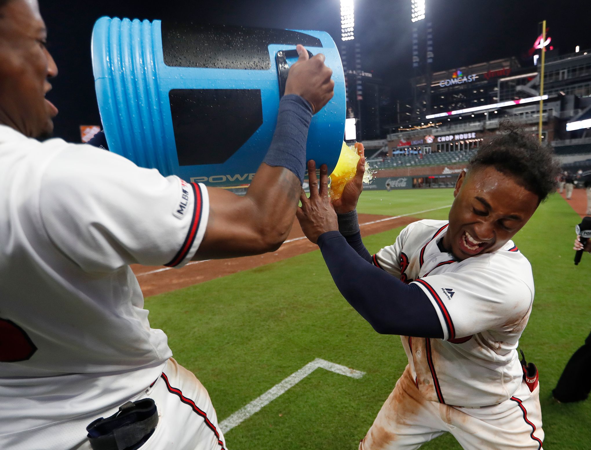 Riley HR ties it in 9th, Braves top Bucs in 11 for 6 in row