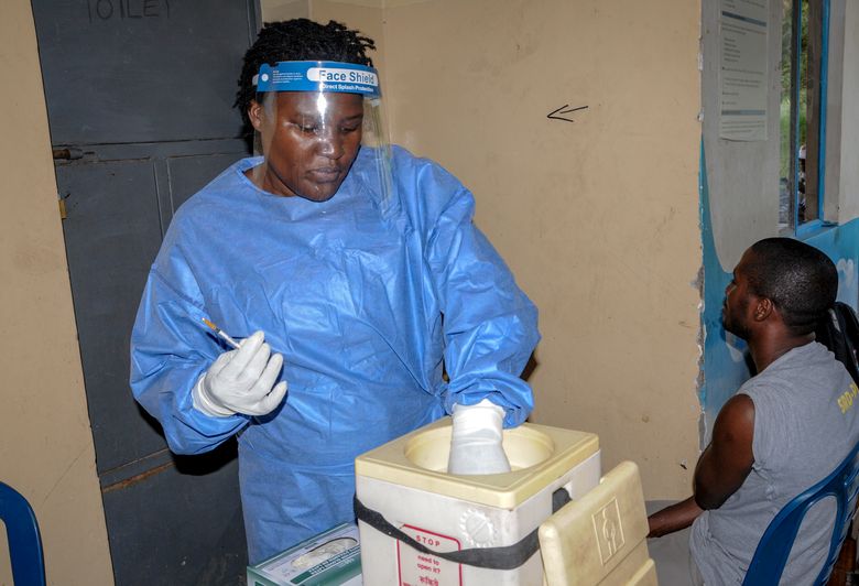 Эбола как выглядит человек Ugandan medics now tackling Ebola say they lack supplies The Seattle Times