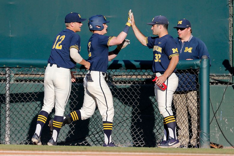 Michigan baseball tops UCLA, 4-2, advances to College World Series