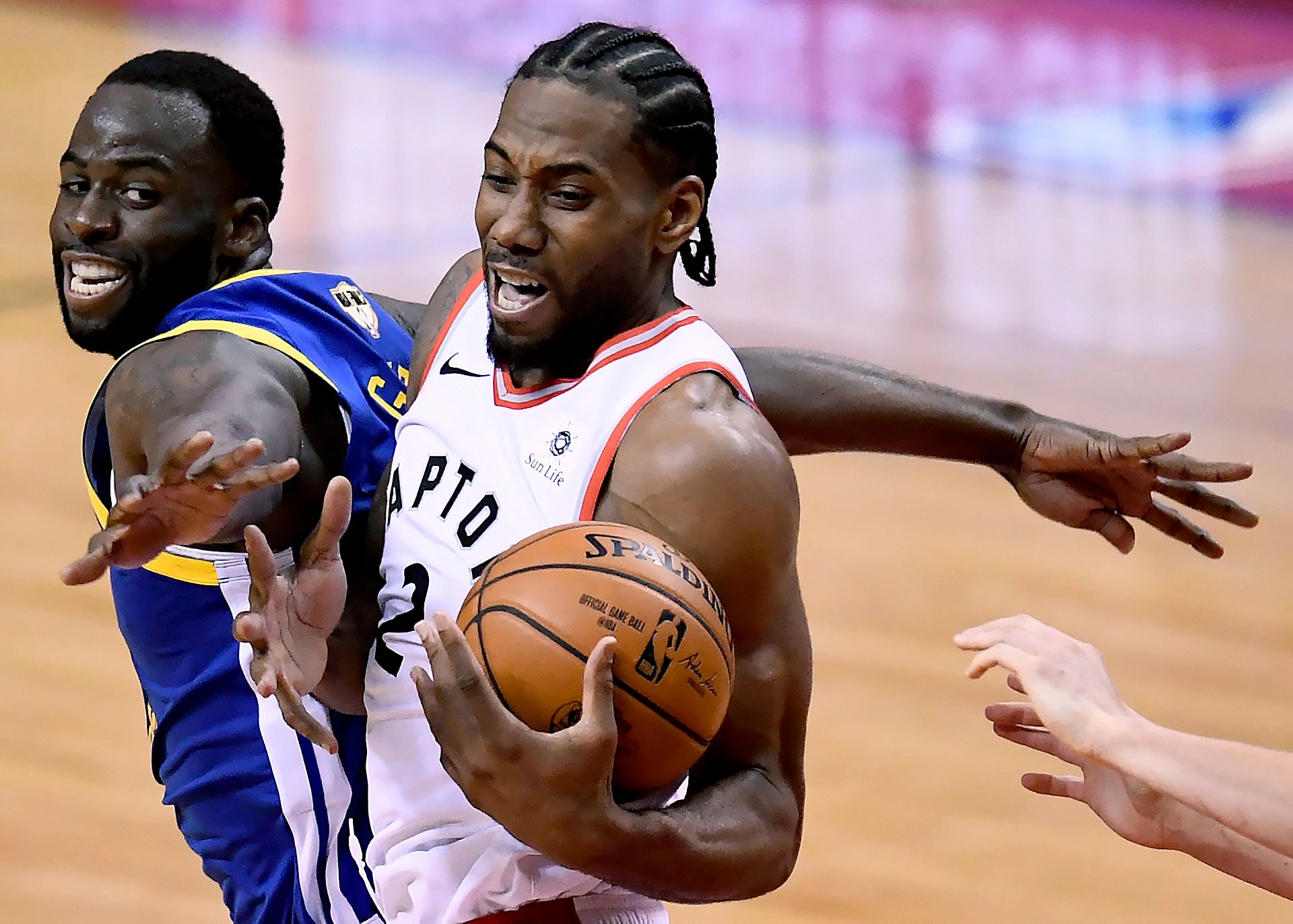 Kawhi sale sues nba